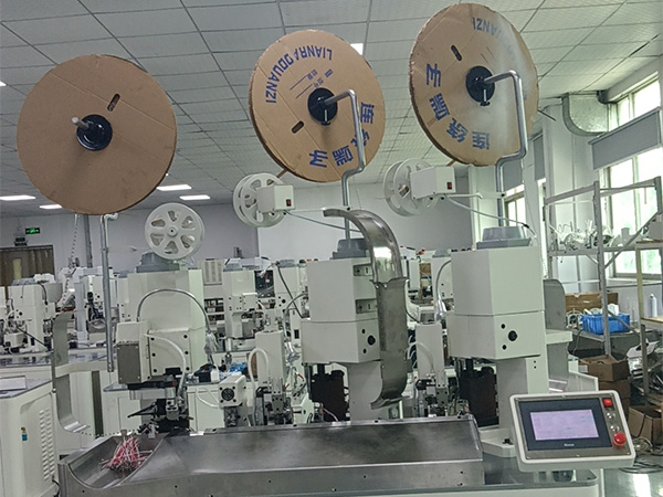 全自动三合压压端机